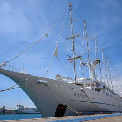 Almería da la bienvenida a su temporada de cruceros con la escala de dos exclusivos barcos